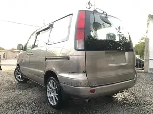 Toyota Noah 2002 2.0 AWD (8 Seater) Gold