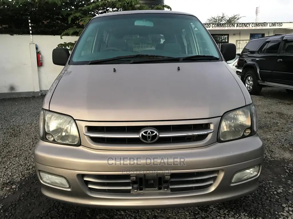 Toyota Noah 2002 2.0 AWD (8 Seater) Gold