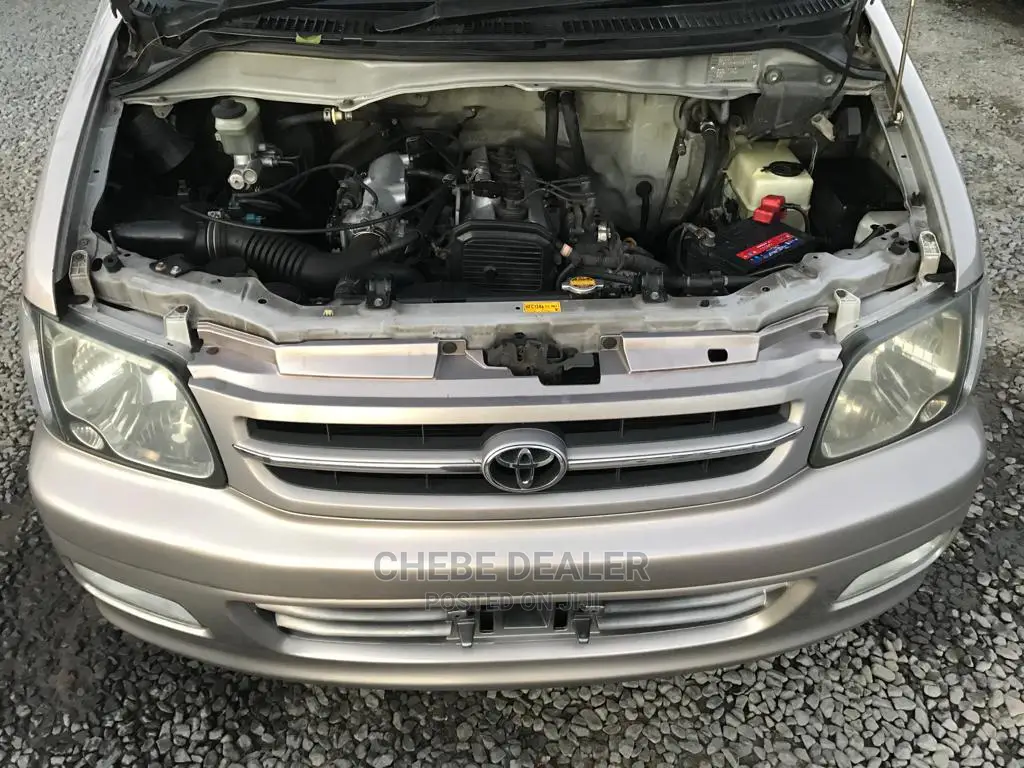 Toyota Noah 2002 2.0 AWD (8 Seater) Gold