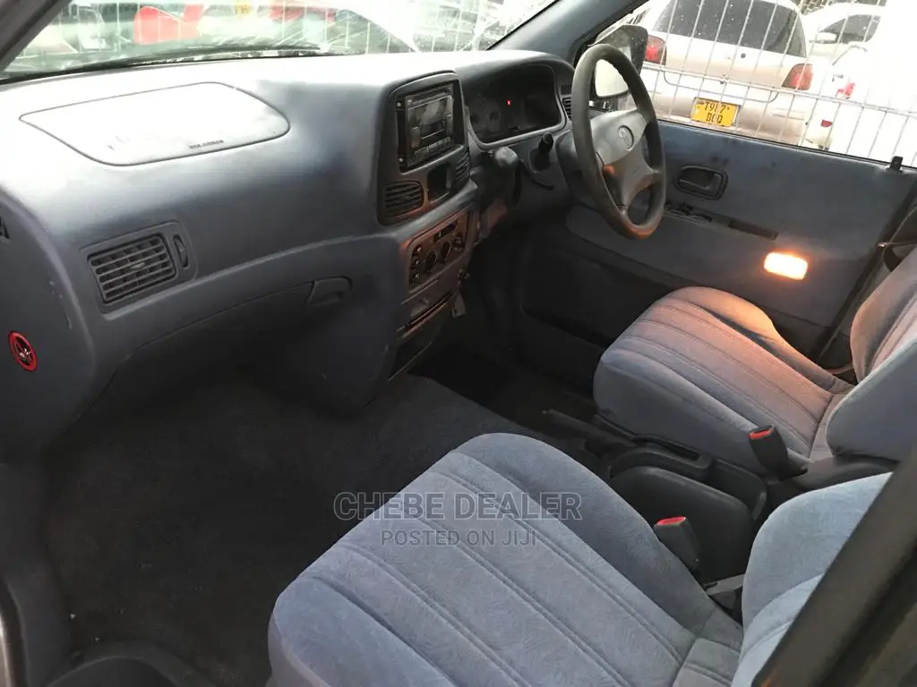 Toyota Noah 2002 2.0 AWD (8 Seater) Gold