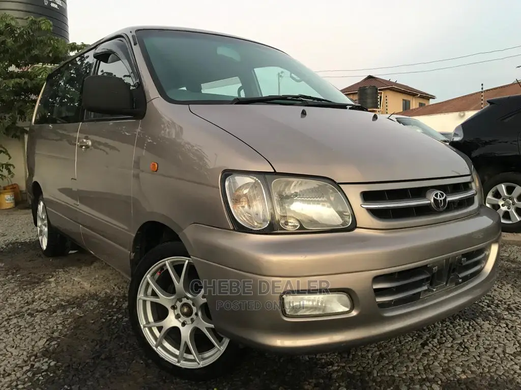 Toyota Noah 2002 2.0 AWD (8 Seater) Gold