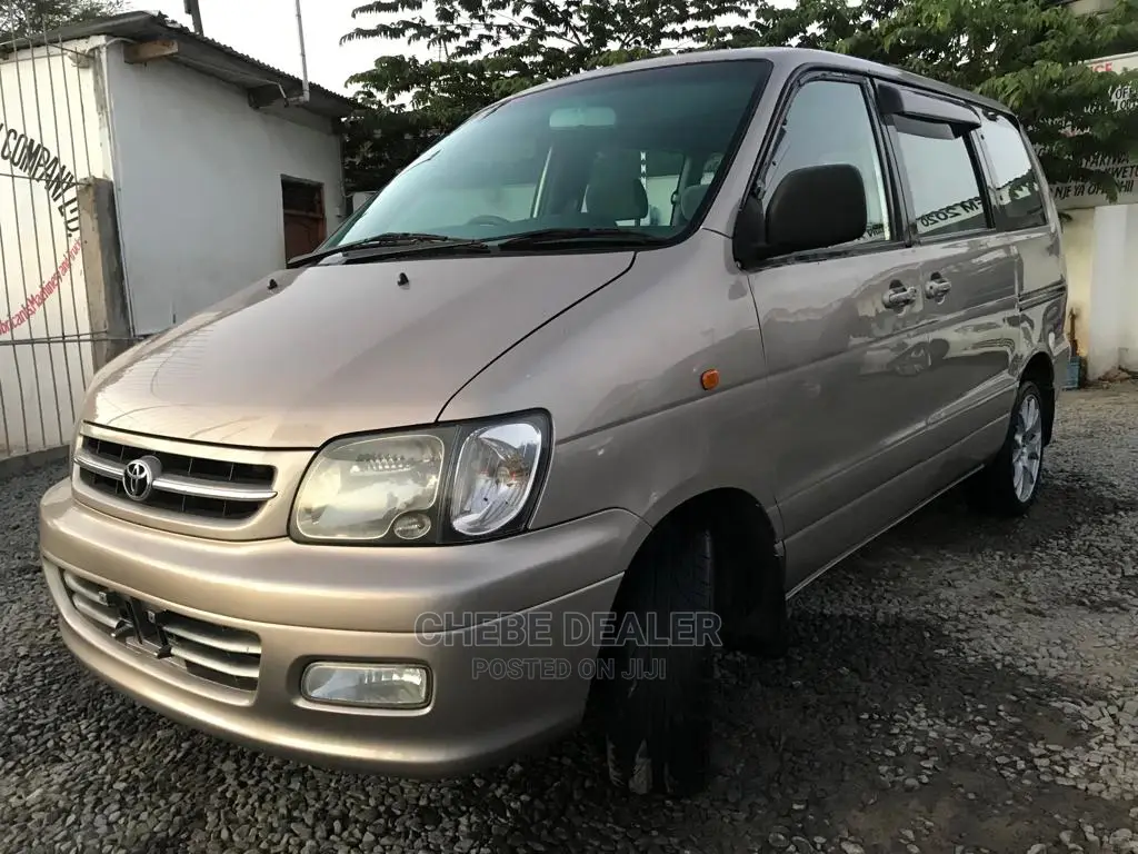Toyota Noah 2002 2.0 AWD (8 Seater) Gold