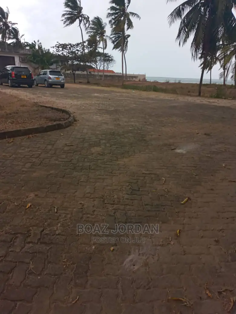 Kawe Beach Plot Inauzwa Plot Size 11350 Sqm