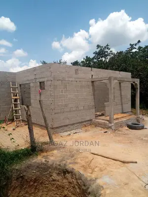Kiwanja Na Nyumba Ya Vyumba Vitano