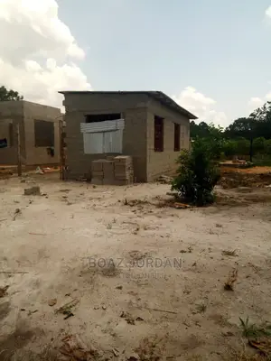 Kiwanja Na Nyumba Ya Vyumba Vitano