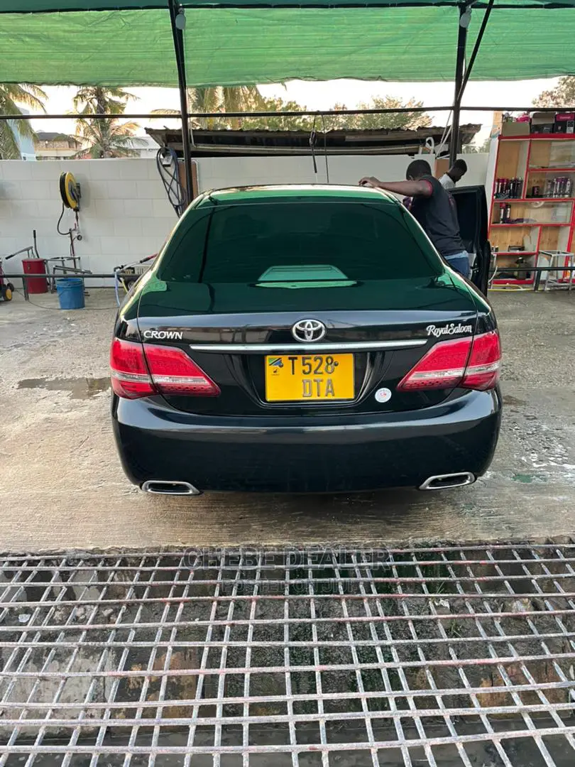 Toyota Crown 2009 Black