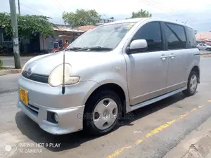 Toyota Sienta 2004 1.5 AWD Silver