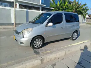 Toyota Fun Cargo 2004 Silver