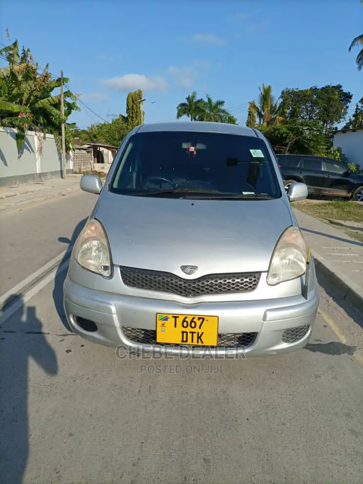 Toyota Fun Cargo 2004 Silver