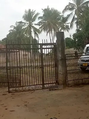 Acre 9.5 Zipo Kibaha Zinauzwa