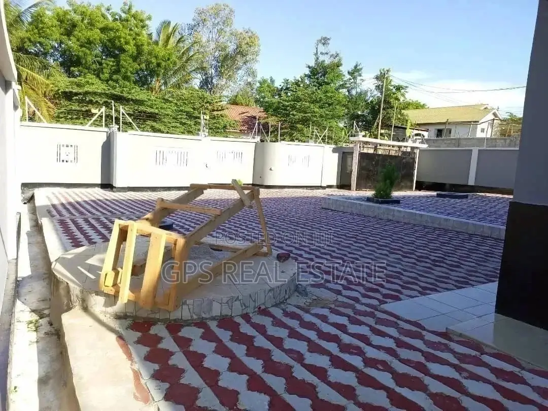 4bdrm House in Peter Slayo, Kinondoni for Sale