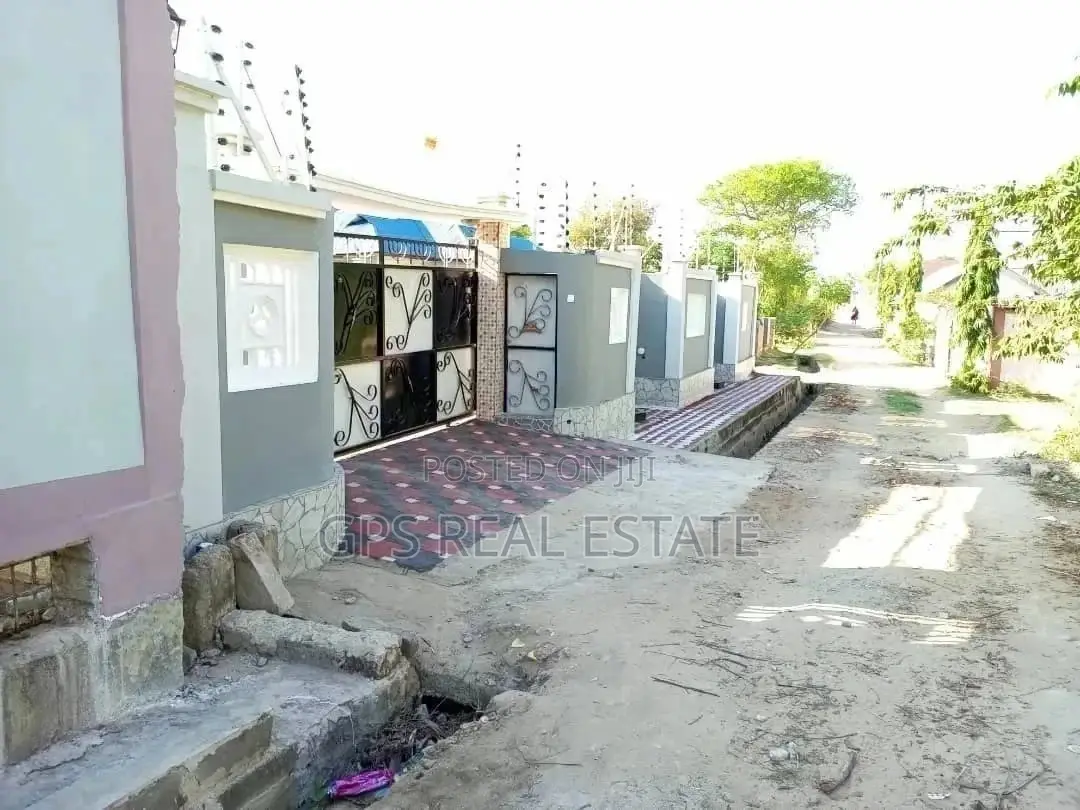 4bdrm House in Peter Slayo, Kinondoni for Sale