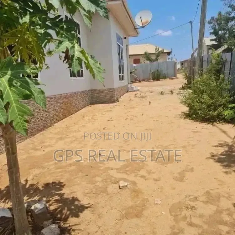 3bdrm House in Peter Slayo, Kinondoni for Sale