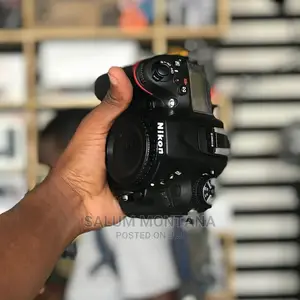 Nikon D7100 Body.