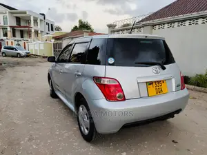 Toyota IST 2005 Silver