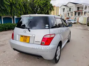 Toyota IST 2005 Silver