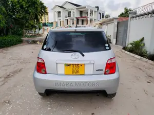 Toyota IST 2005 Silver