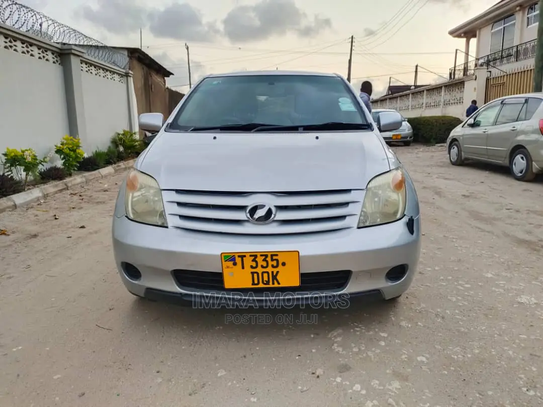 Toyota IST 2005 Silver
