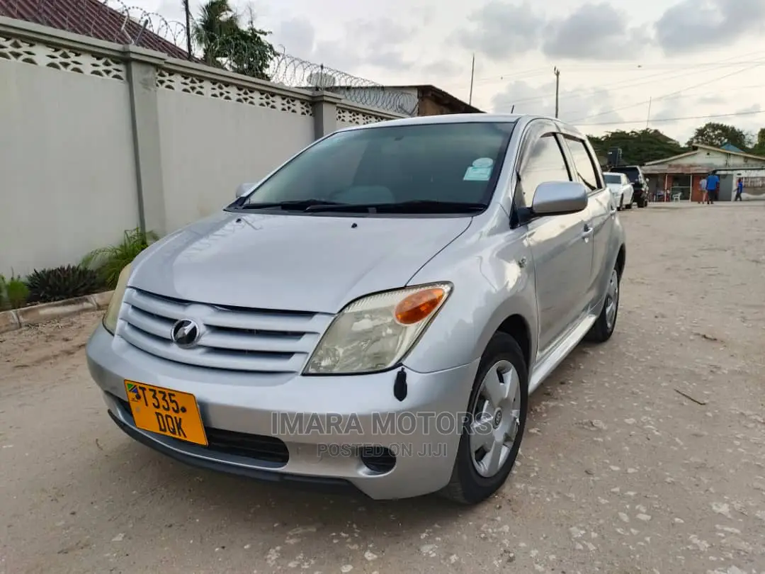 Toyota IST 2005 Silver