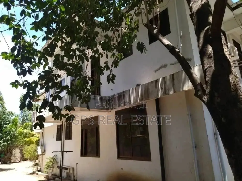 7bdrm House in Peter Slayo, Kinondoni for Sale