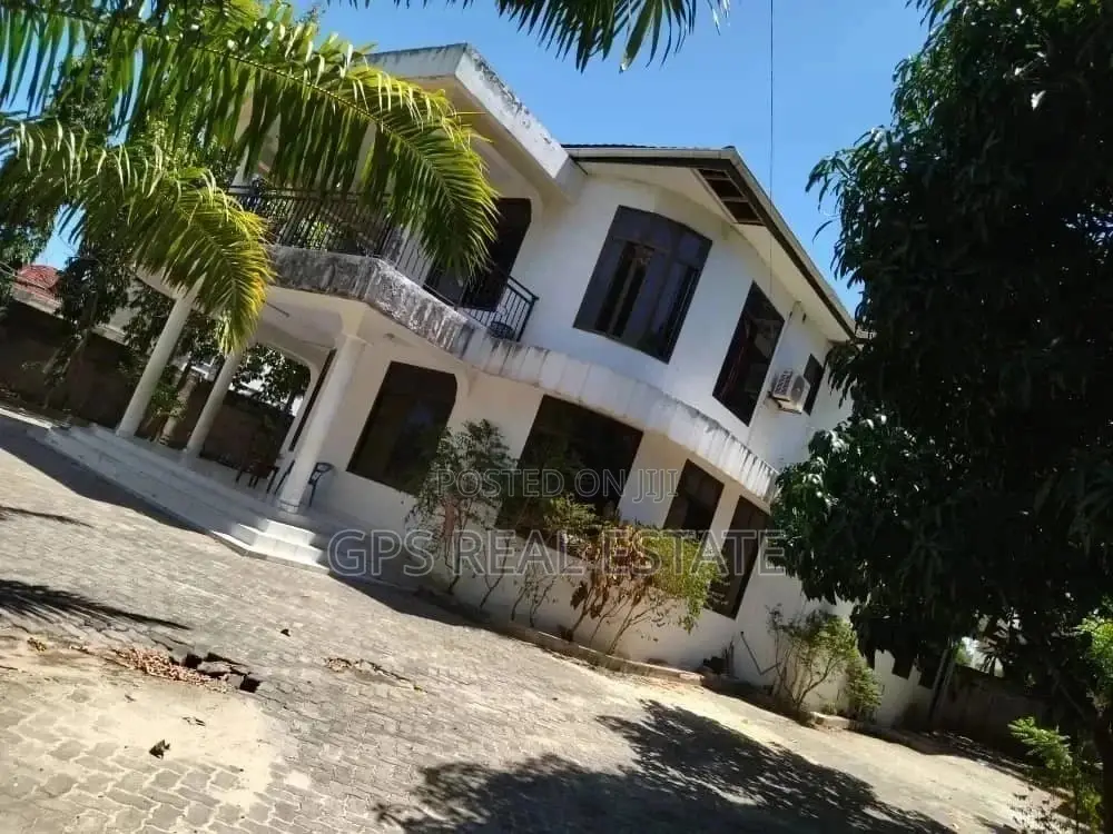 7bdrm House in Peter Slayo, Kinondoni for Sale