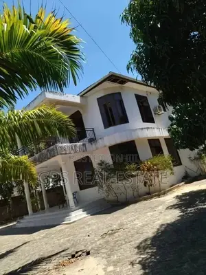 7bdrm House in Peter Slayo, Kinondoni for Sale