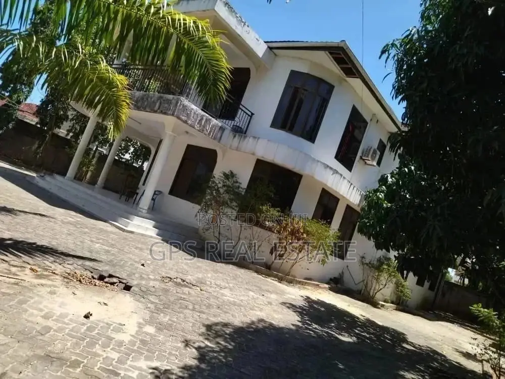 7bdrm House in Peter Slayo, Kinondoni for Sale