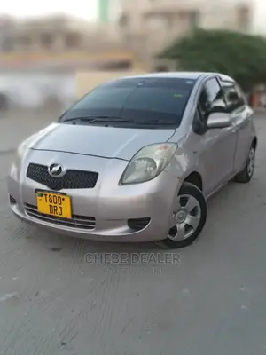 Toyota Vitz 2004 Silver