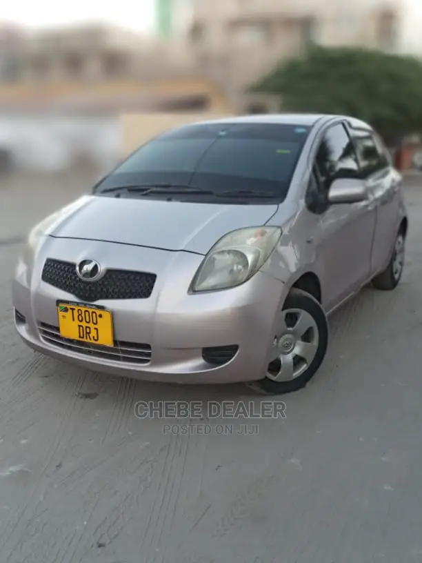 Toyota Vitz 2004 Silver