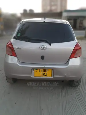 Toyota Vitz 2004 Silver