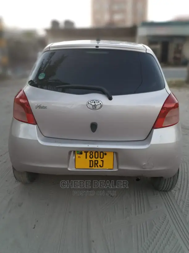 Toyota Vitz 2004 Silver