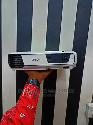 EPSON Eb-S31 Full HD Inches 350