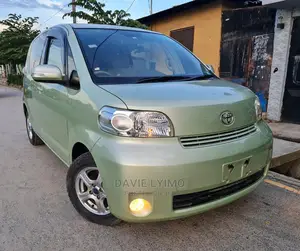 Toyota Porte 2009 Green