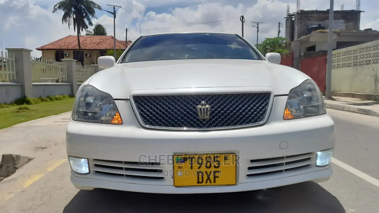 Toyota Crown 2004 White