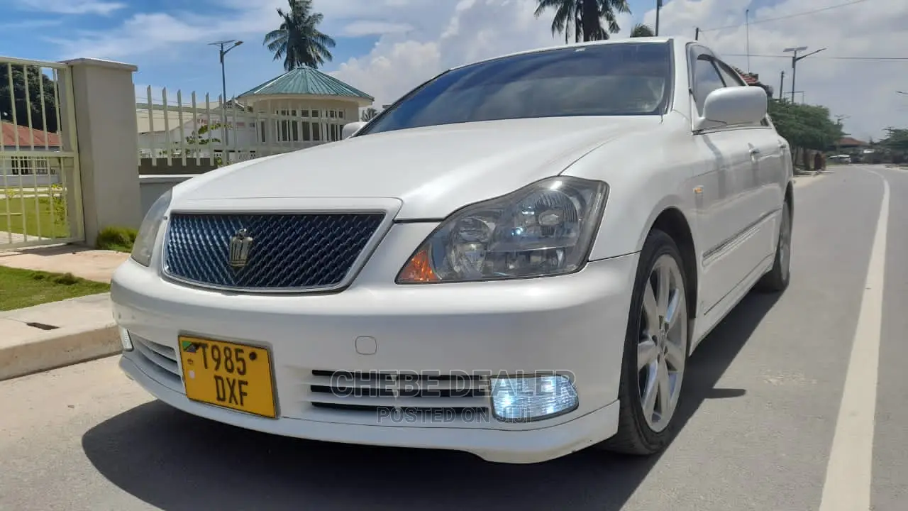 Toyota Crown 2004 White