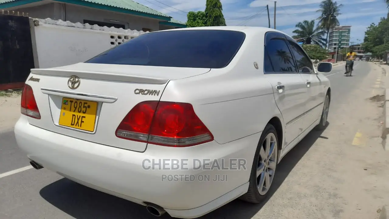Toyota Crown 2004 White