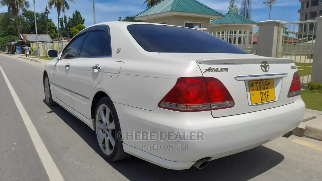 Toyota Crown 2004 White