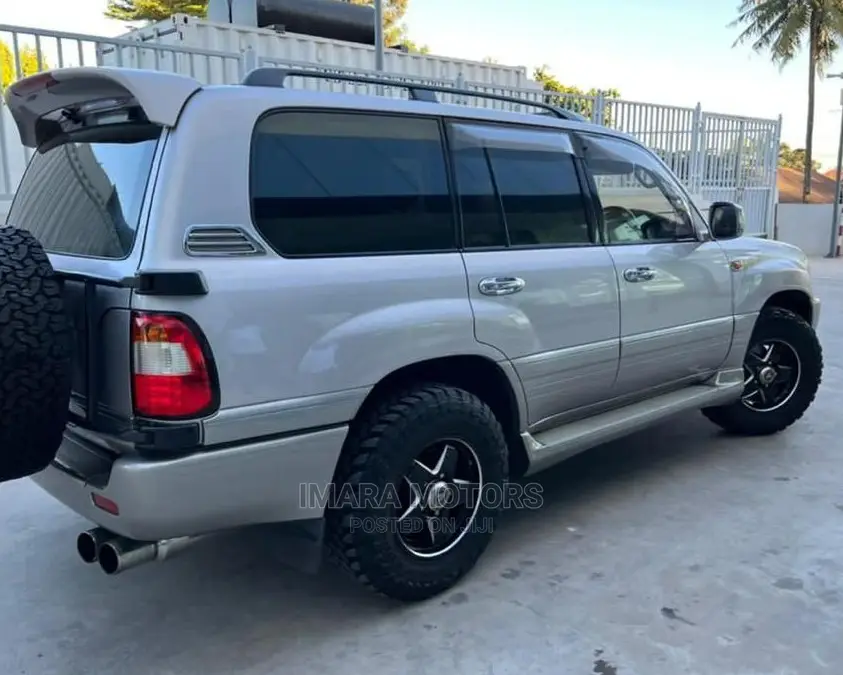 Toyota Land Cruiser 2003 Gray