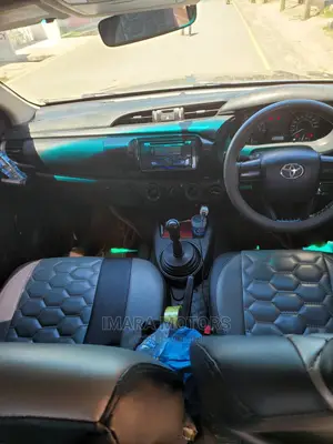Toyota Hilux 2017 Gray