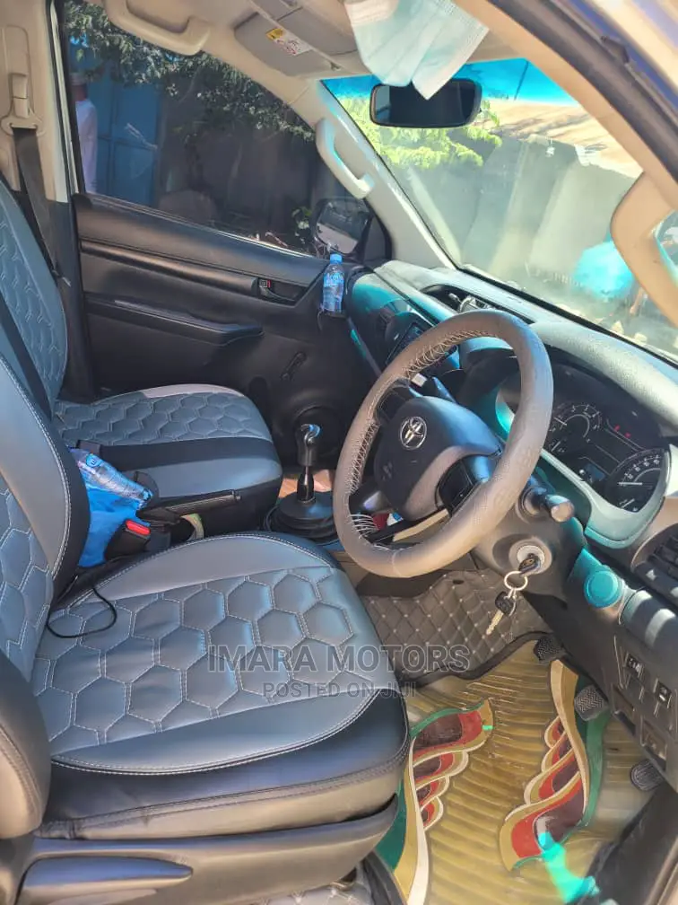 Toyota Hilux 2017 Gray