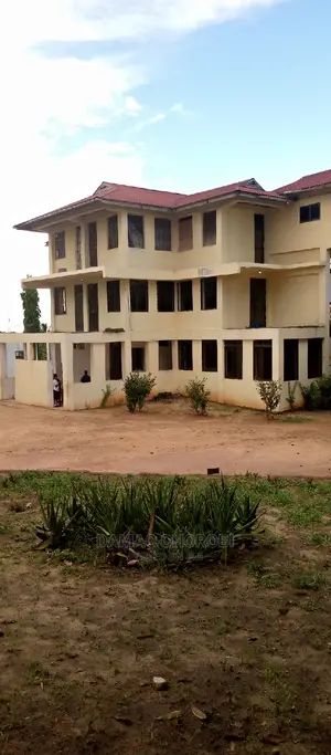 Shule Inauzwa Mbezi Luguruni Na Maeneo Ya Kujenga Shule