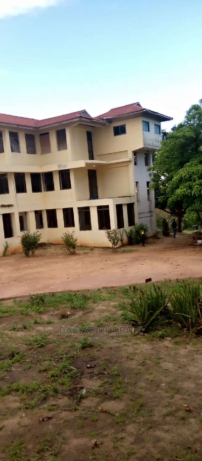 Shule Inauzwa Mbezi Luguruni Na Maeneo Ya Kujenga Shule