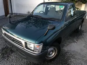 Toyota Hilux 2000 Green
