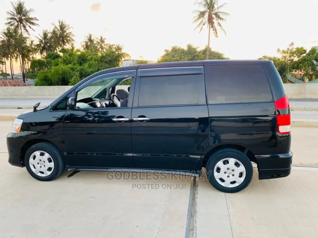 Toyota Noah 2006 Black