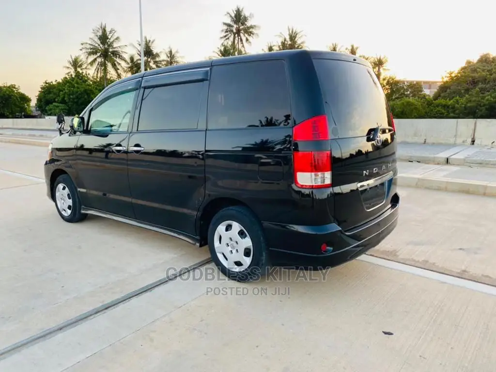 Toyota Noah 2006 Black