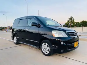 Toyota Noah 2006 Black