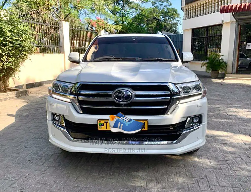 Toyota Land Cruiser 2018 4.5 V8 VXR White