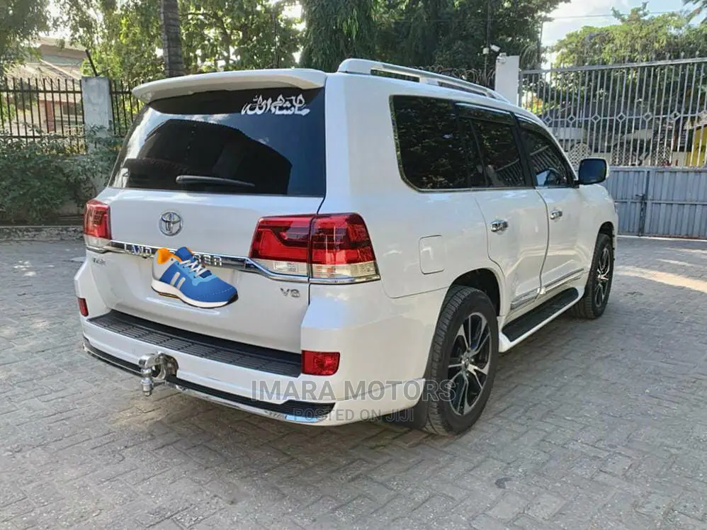 Toyota Land Cruiser 2018 4.5 V8 VXR White