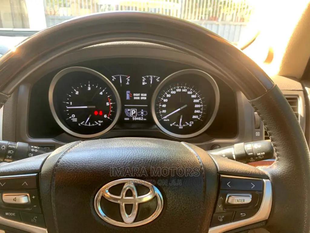 Toyota Land Cruiser 2018 4.5 V8 VXR White