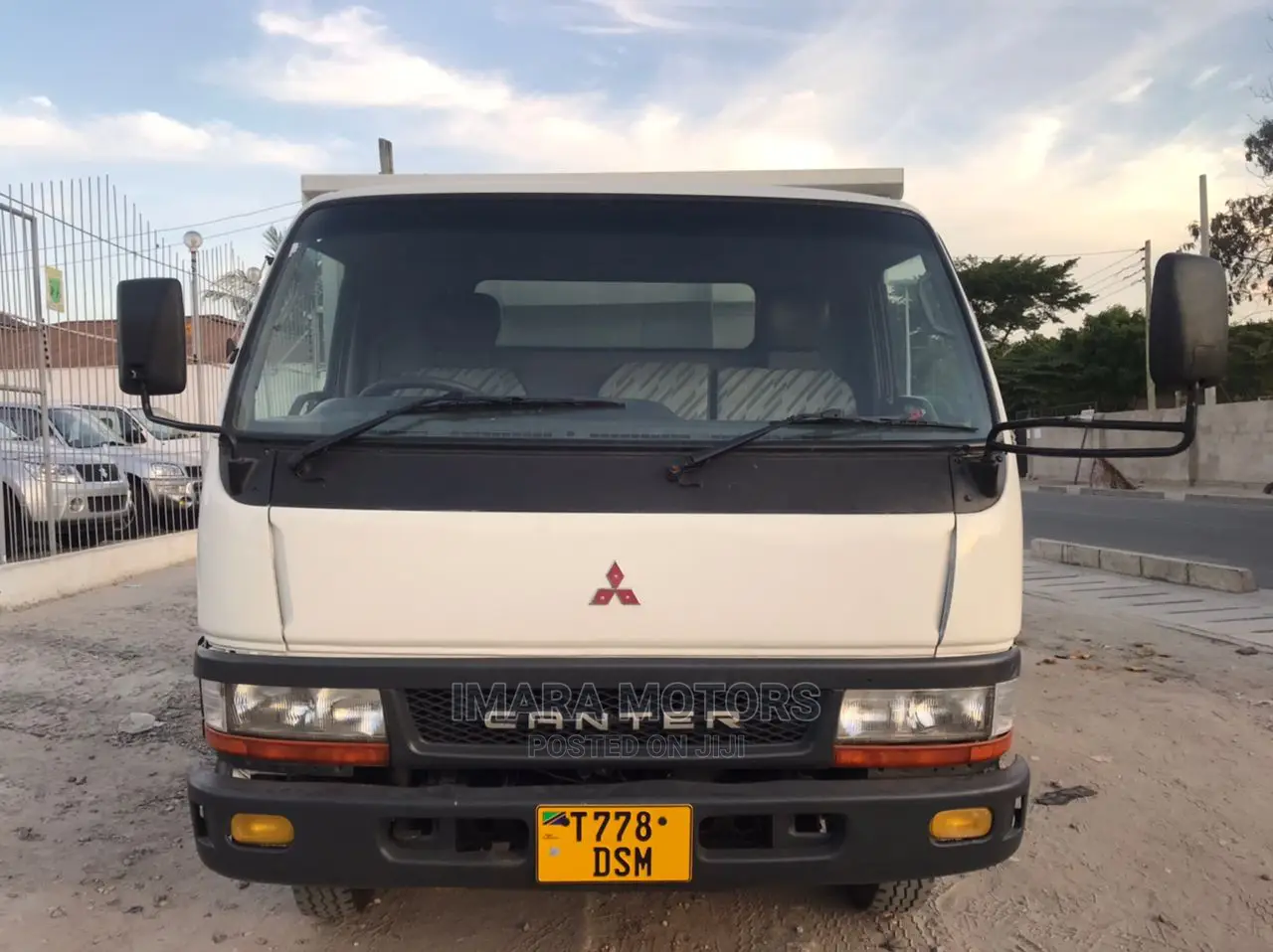 Mitsubishi Canter 2002 White